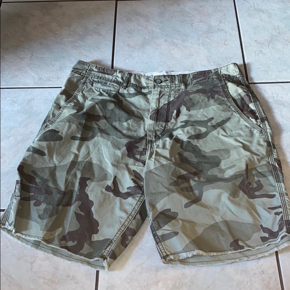 Mens old navy cargo shorts military color size 31